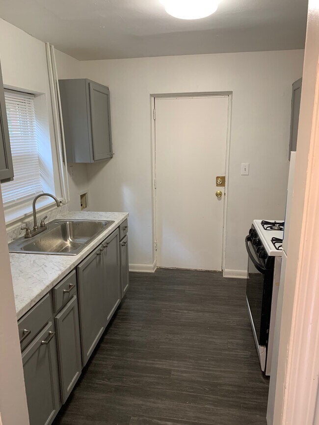 Building Photo - 2744 Miles Cir