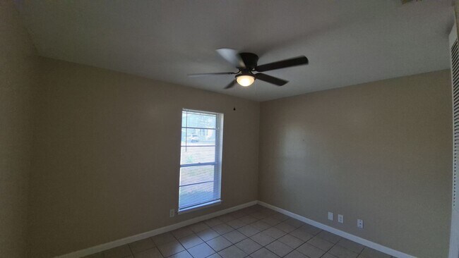 Building Photo - 7102 Glen Point Dr