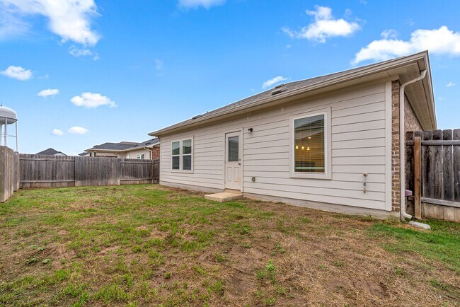 Building Photo - Stunning 4/2 Brand New Home in Kyle!