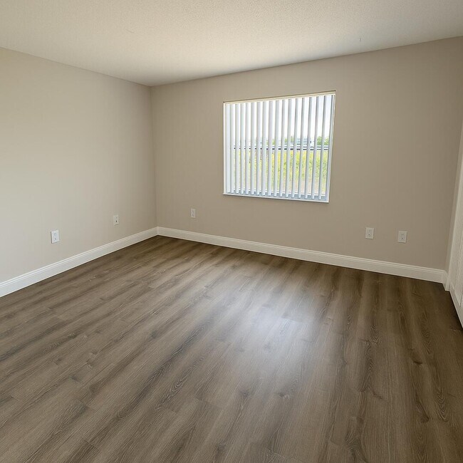 Building Photo - 2708 Vandiver Dr