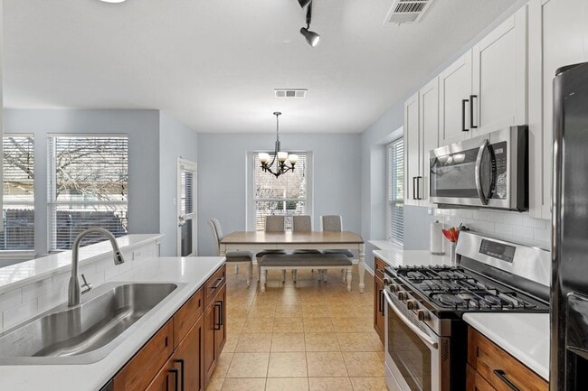 Building Photo - 103 Hoya Ln