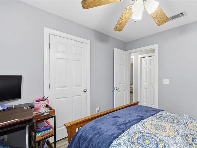 Building Photo - 47 Meadowlark Dr