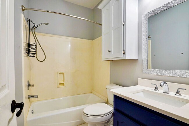 Building Photo - Convenient 3BR/2BA in Homewood