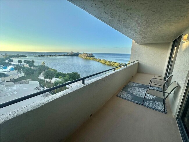 Building Photo - 6035 Sea Ranch Dr