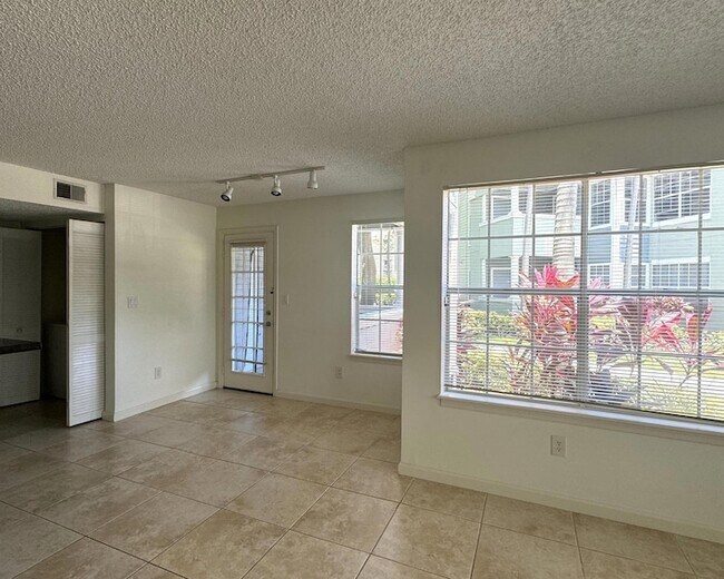 Building Photo - 1000 Crystal Way