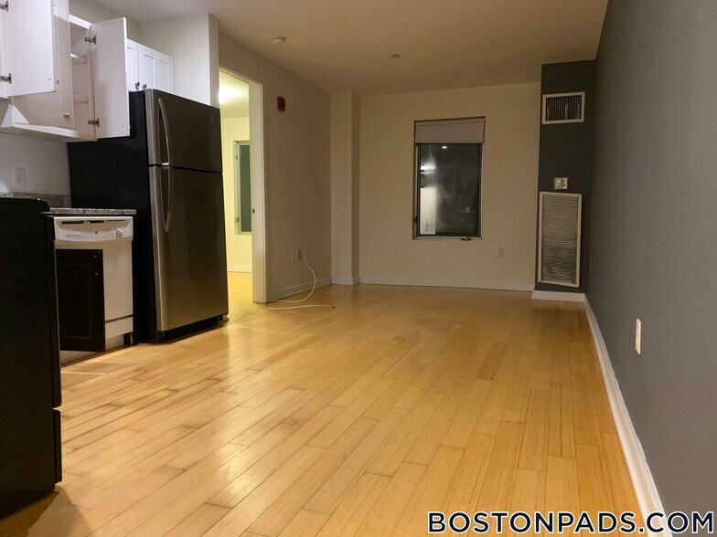 Building Photo - 40 Boylston St