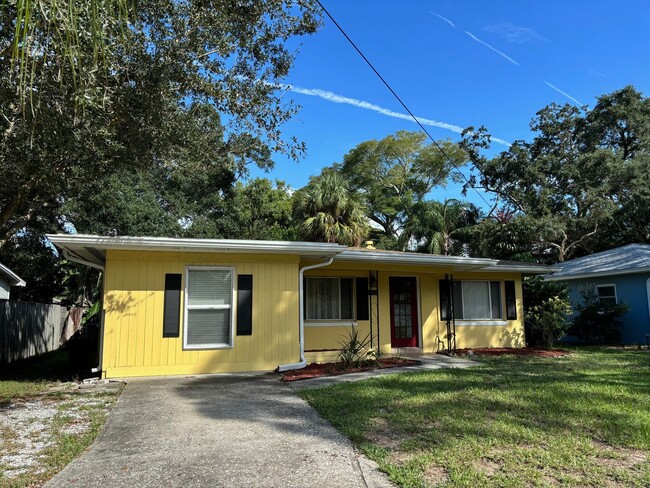 Building Photo - Gorgeous 3br/2ba single family in Dunedin!