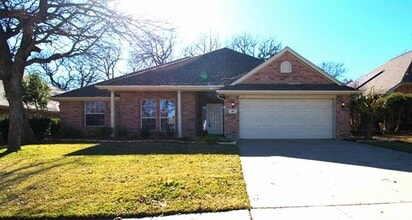 Building Photo - 808 Royal Oak Ln
