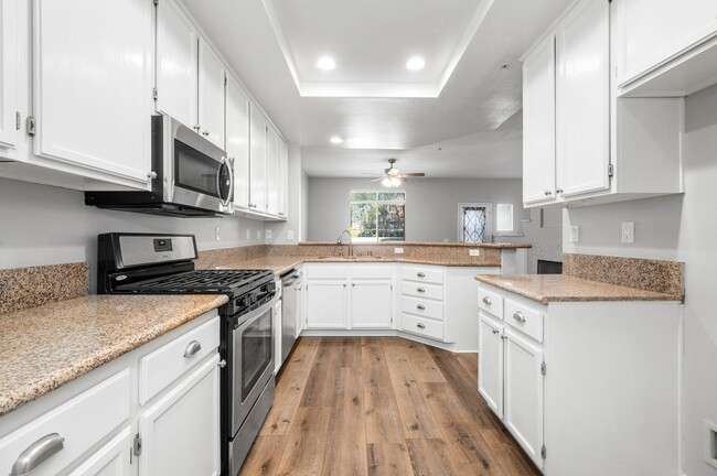 Building Photo - **7543 W Liberty Pkway #655 Fontana** Beau...
