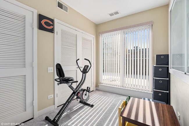 Building Photo - 1240 W Cottage Pl