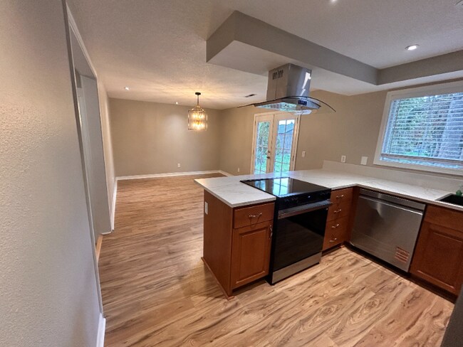 Building Photo - 6060 SW 170th Ave