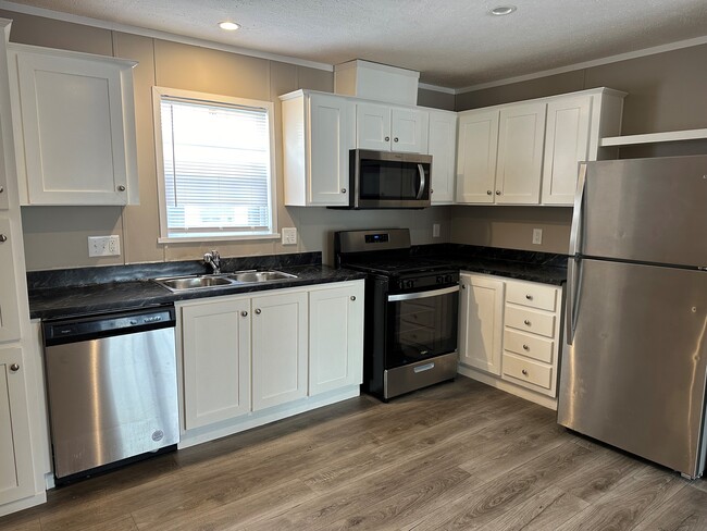 Building Photo - 38 Canal Dr