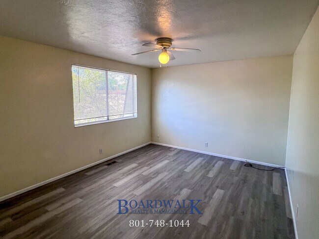 Building Photo - Two Bedroom With Great Amenities in Taylor...