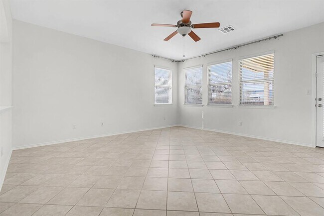 Building Photo - 501 Silver Trail