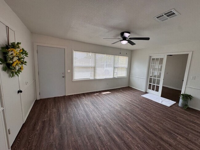 Building Photo - Brand New inside, great neighborhood and large fenced yard!  Call us today to make this your new ...