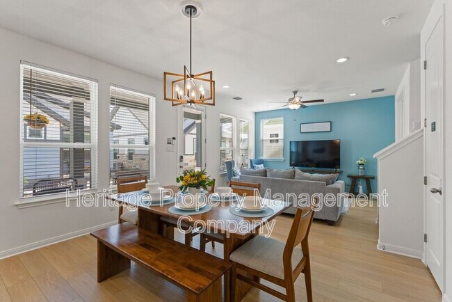 Building Photo - 2119 Hofstaat