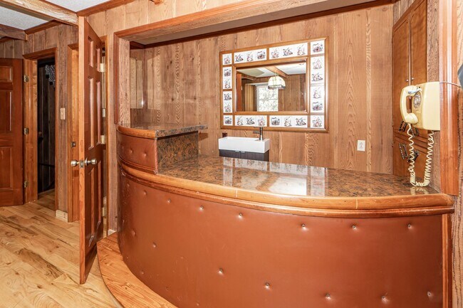 Building Photo - 4 Bedroom 2.5 Bath House in Montclair - We...