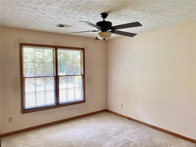 Building Photo - 305 Deergrass Trail