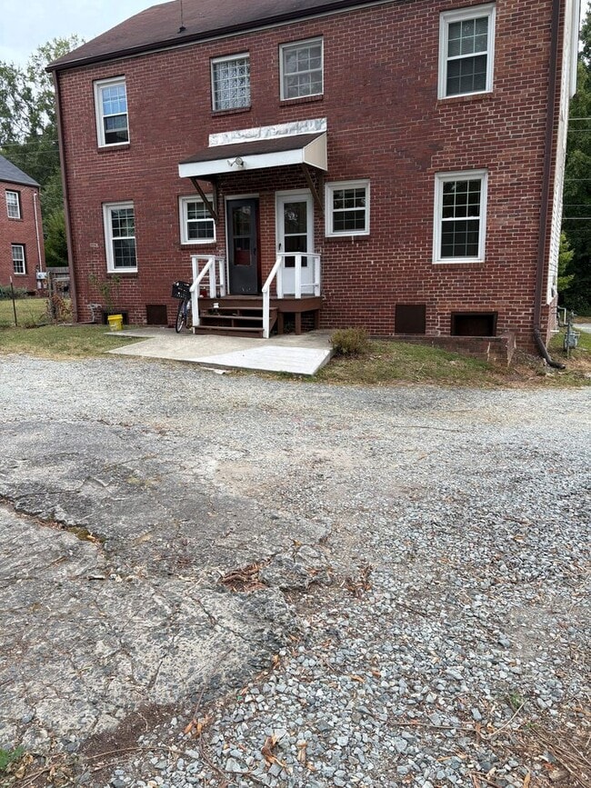 Building Photo - 1609 W Club Blvd