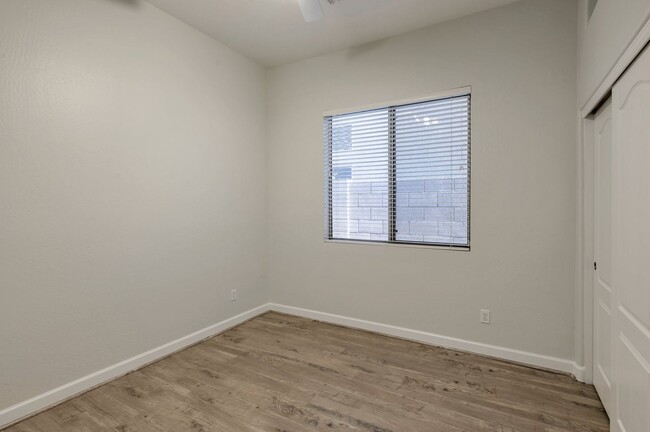 Building Photo - Stunning Renovated 3-Bedroom Home in Phoen...