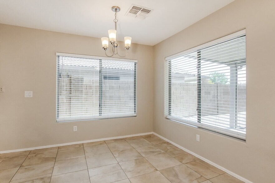 Building Photo - 2255 E Parkside Ln