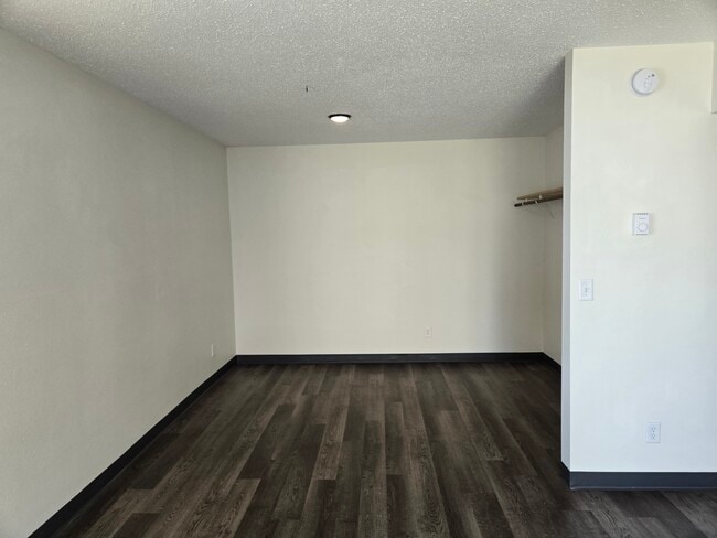 Building Photo - 701 Efficiency