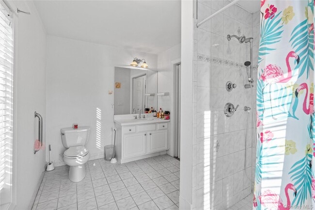 Building Photo - 17 Waring Dr