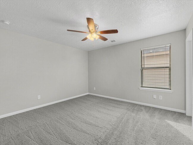 Building Photo - 6730 Crescent Creek Ln