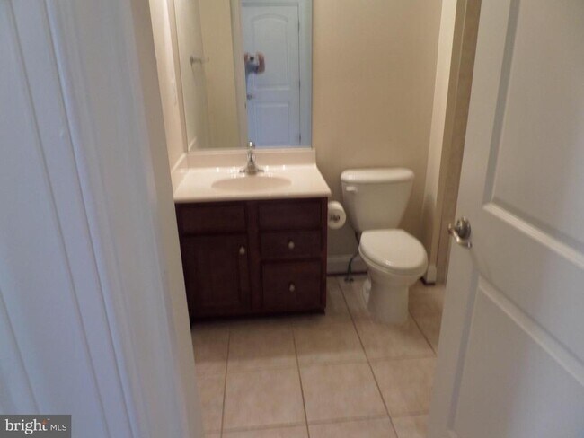 Building Photo - 15998 Greymill Manor Dr