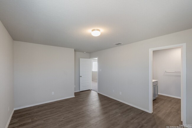 Building Photo - 4 Bedrooms 2 and 1/2 Baths