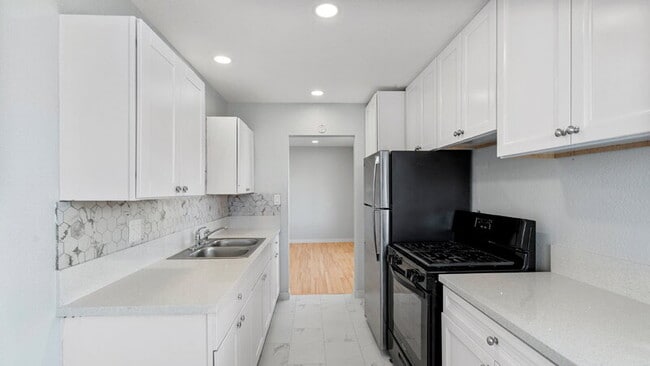 Building Photo - 243 San Jacinto Dr