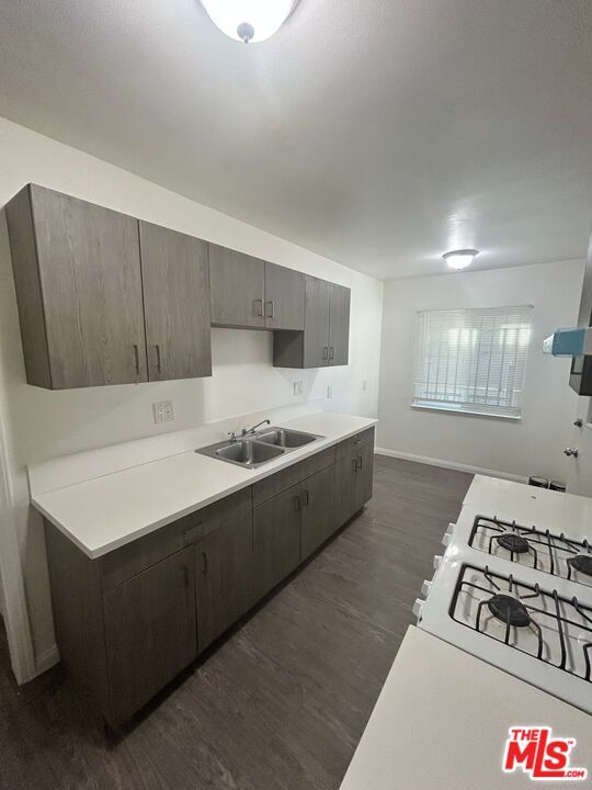 Building Photo - 10231 Darby Ave