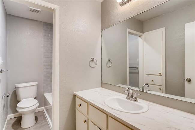 Building Photo - 102 Nicole Cove