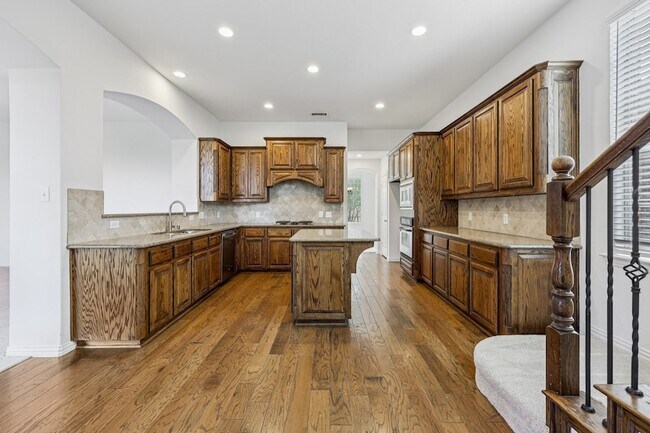 Building Photo - 11295 Apple Valley Dr