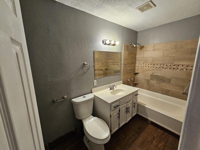 Building Photo - 4211 E 54 St