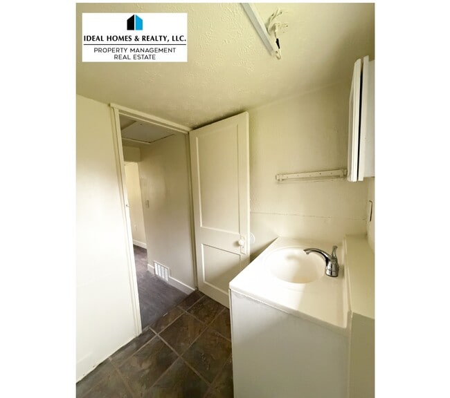 Building Photo - 4137 Corbin Dr