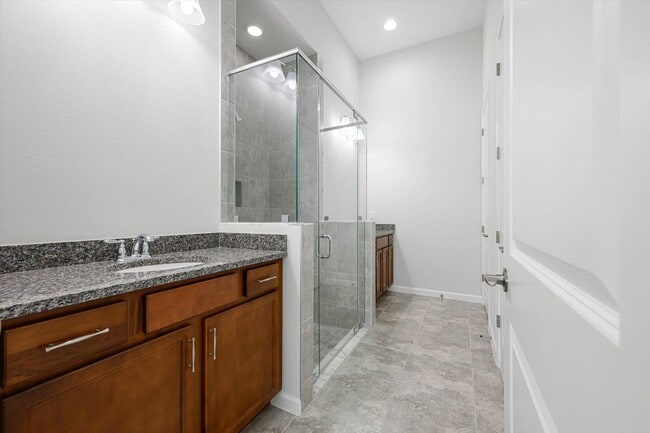Building Photo - 5120 Willow Crk Dr