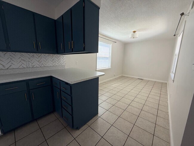 Building Photo - Audubon-Downriver Neighborhood 4 bedroom, 1 bath corner lot with large, fenced yard