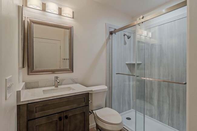 Building Photo - 1625 E 8th St