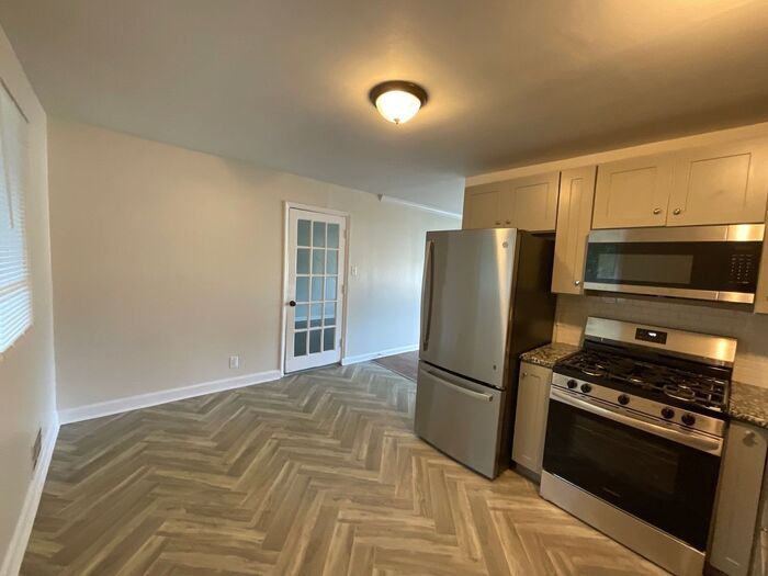 Building Photo - 3011 Horse Shoe Dr