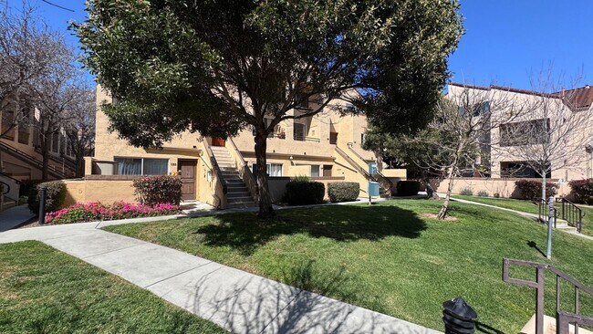 Building Photo - 1 Bedroom in Venetian Gated Community