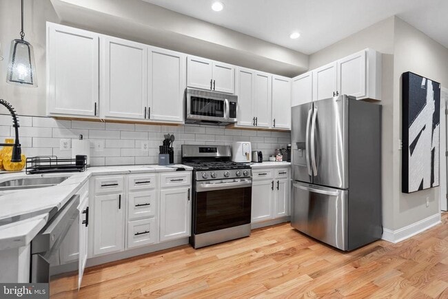 Building Photo - 2219 E Chase St