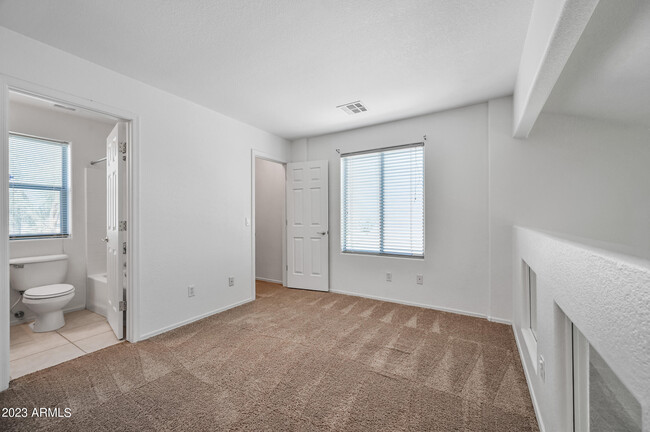 Building Photo - 14314 W Cora Ln