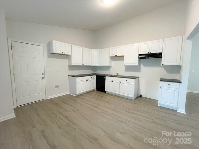 Building Photo - 7135 Ludwig Dr