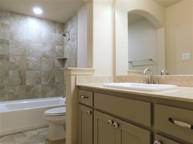 Building Photo - 1704 Serra Dr