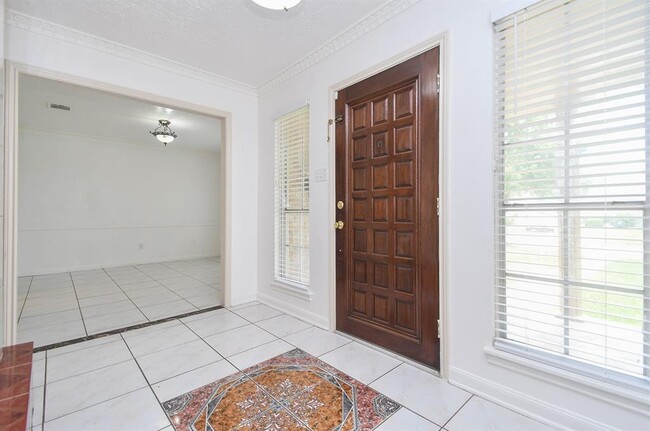 Building Photo - 7714 Eichler Dr