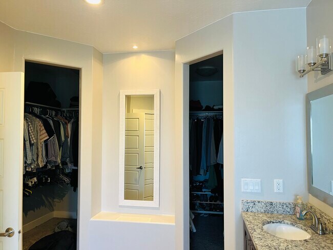 Building Photo - 2721 Hazel Dr