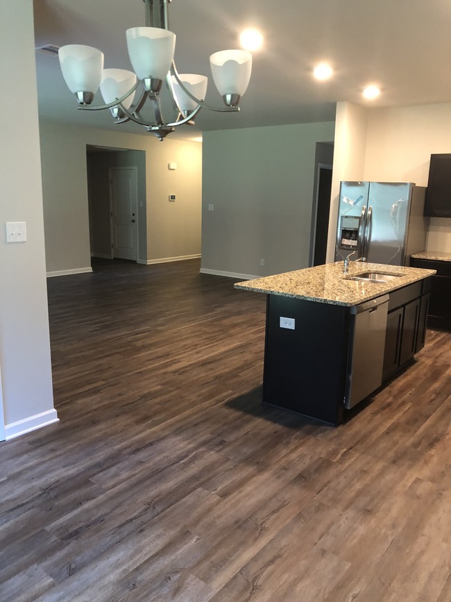 Building Photo - 75712 Rickelin Dr