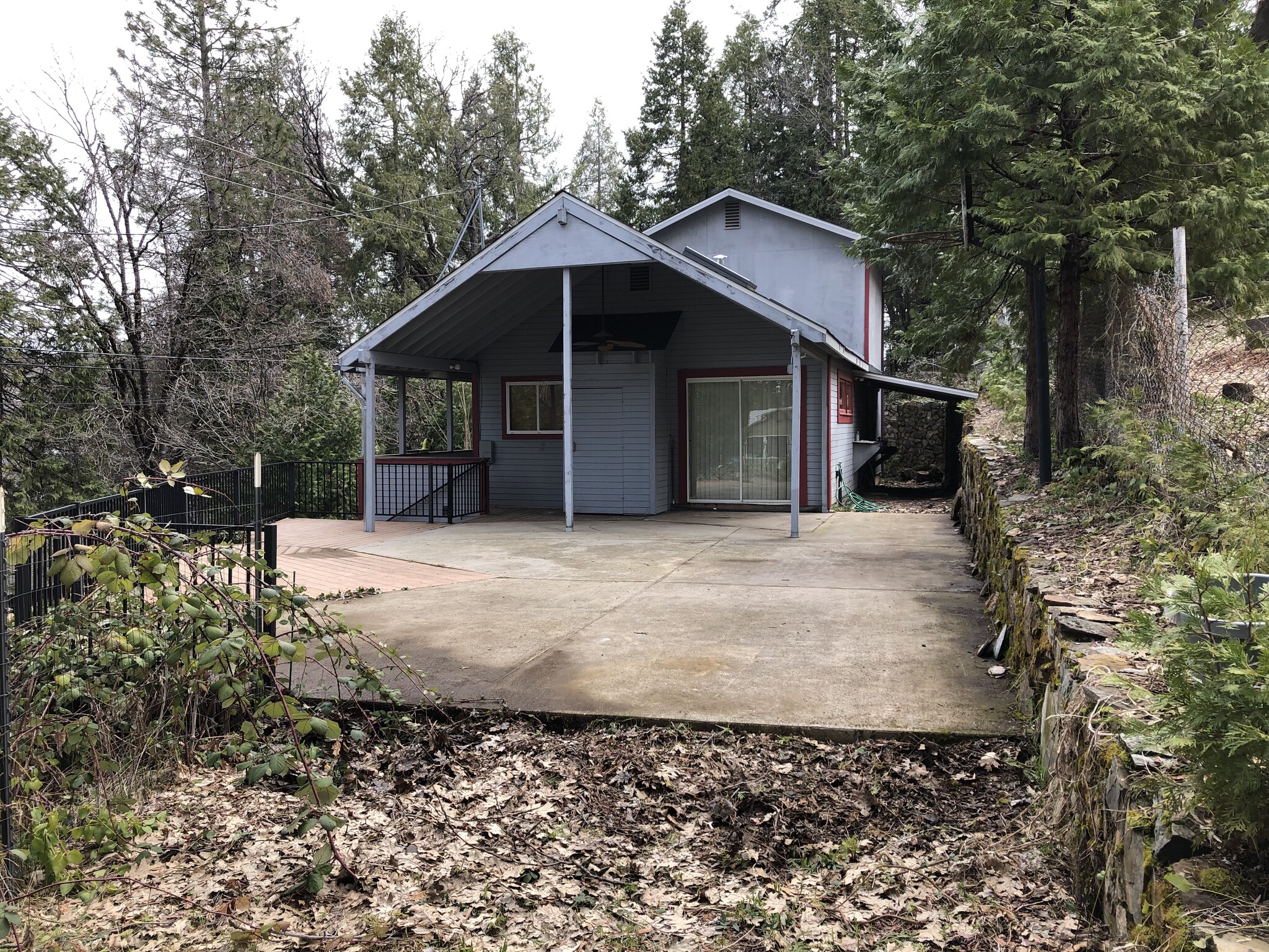 Covered patio/rear work area - 425 Maryland Dr