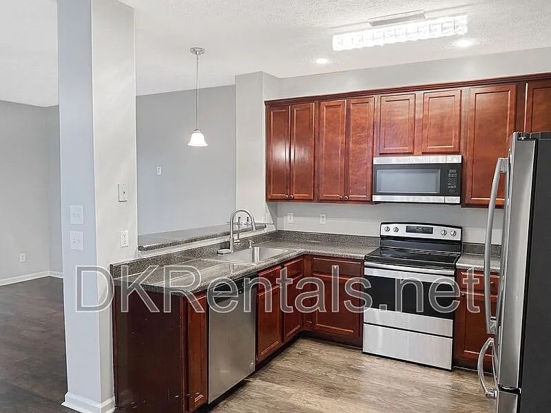 Building Photo - Room in Townhome on Stone Gate Way